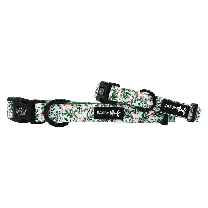 Dog Collar - Under the Mistletoe - M